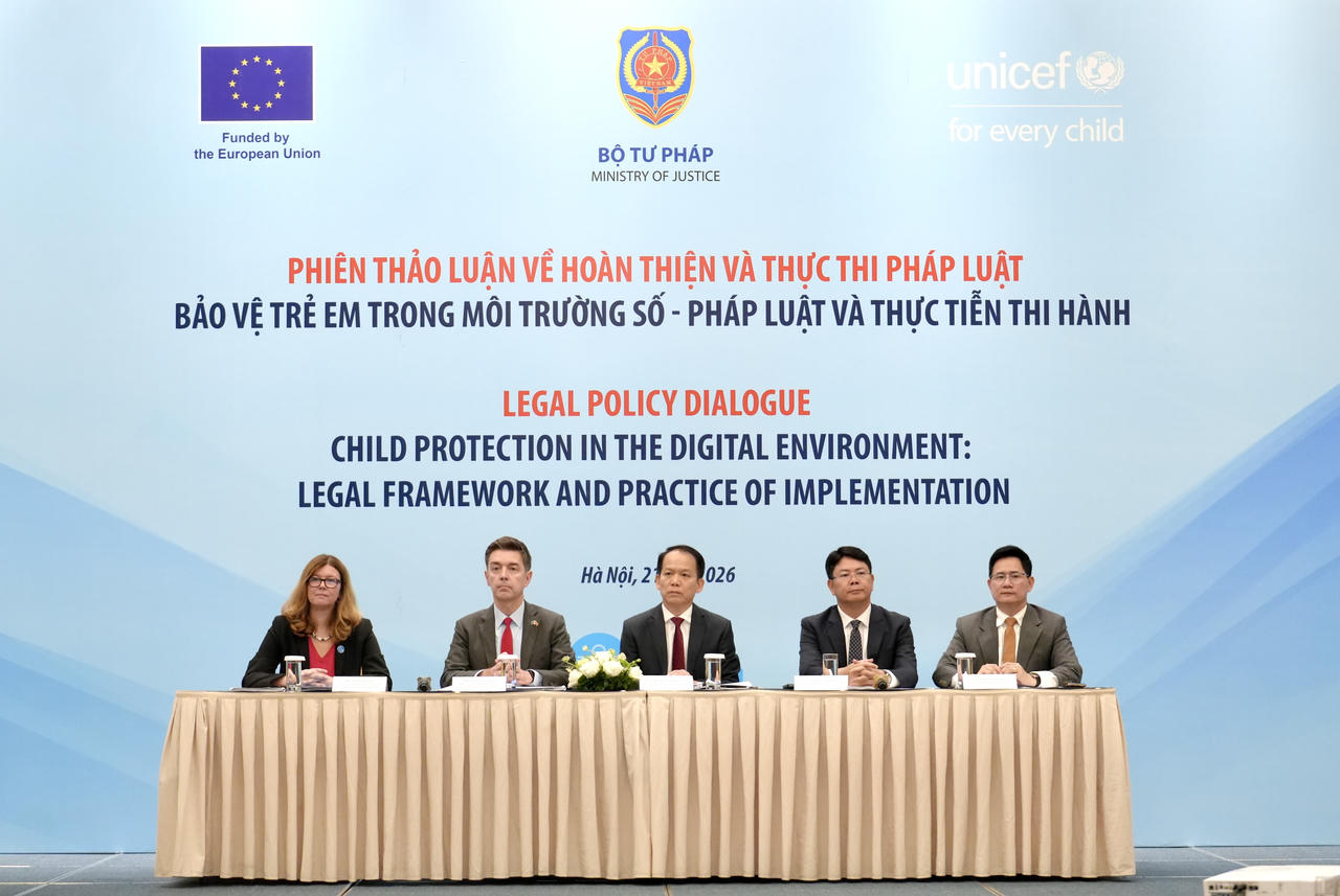 Tăng “rào chắn” pháp lý bảo vệ trẻ em trên môi trường số