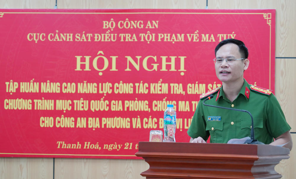 Đại tá Nguyễn Văn Cường, Phó Cục trưởng Cục Cảnh sát điều tra tội phạm về ma túy (Bộ Công an) phát biểu chỉ đạo hội nghị. (Ảnh: Đình Hợp)
