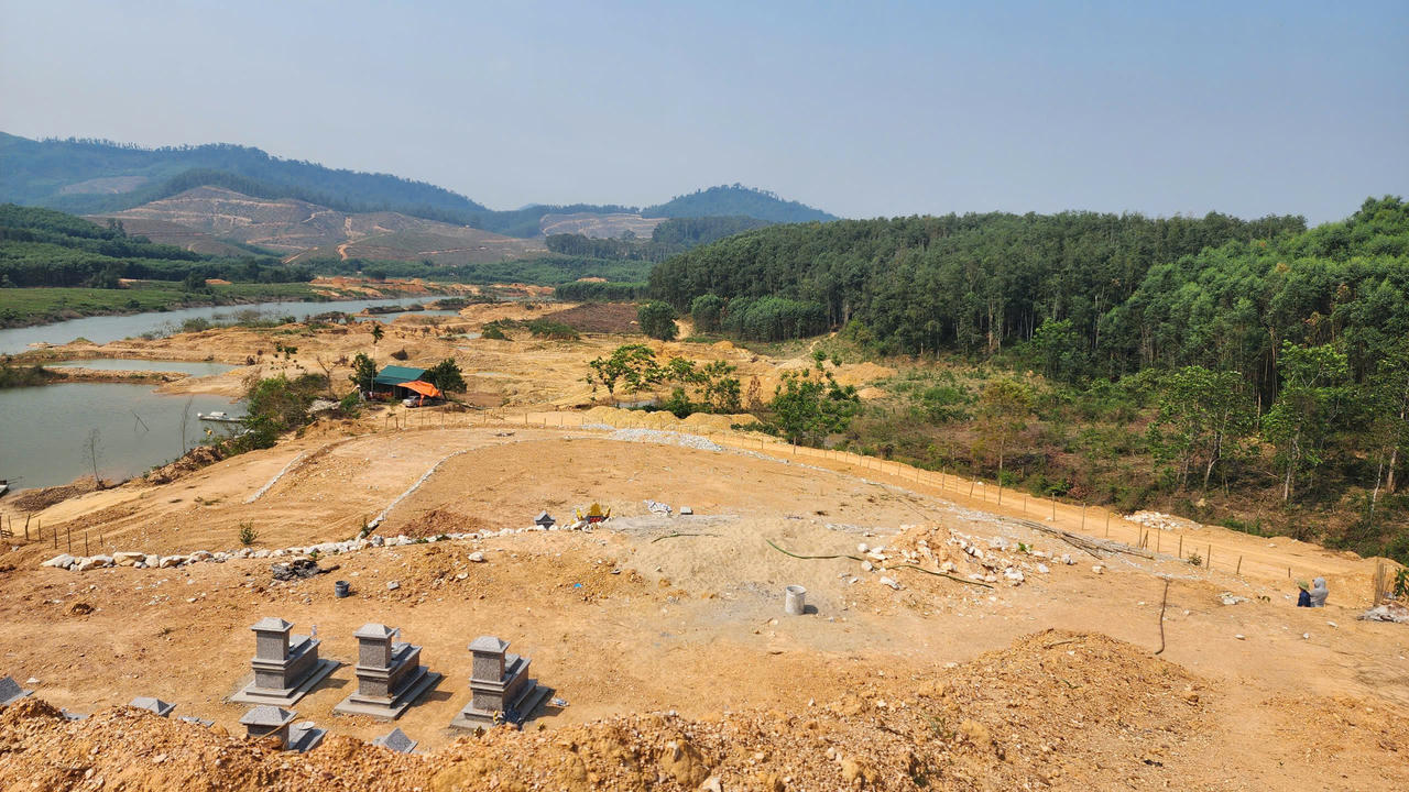 UBND tỉnh Nghệ An phê bình đối với đơn vị thi công Nghĩa trang Kẻ Khoang do chậm tiến độ (ảnh Zen Linh)
