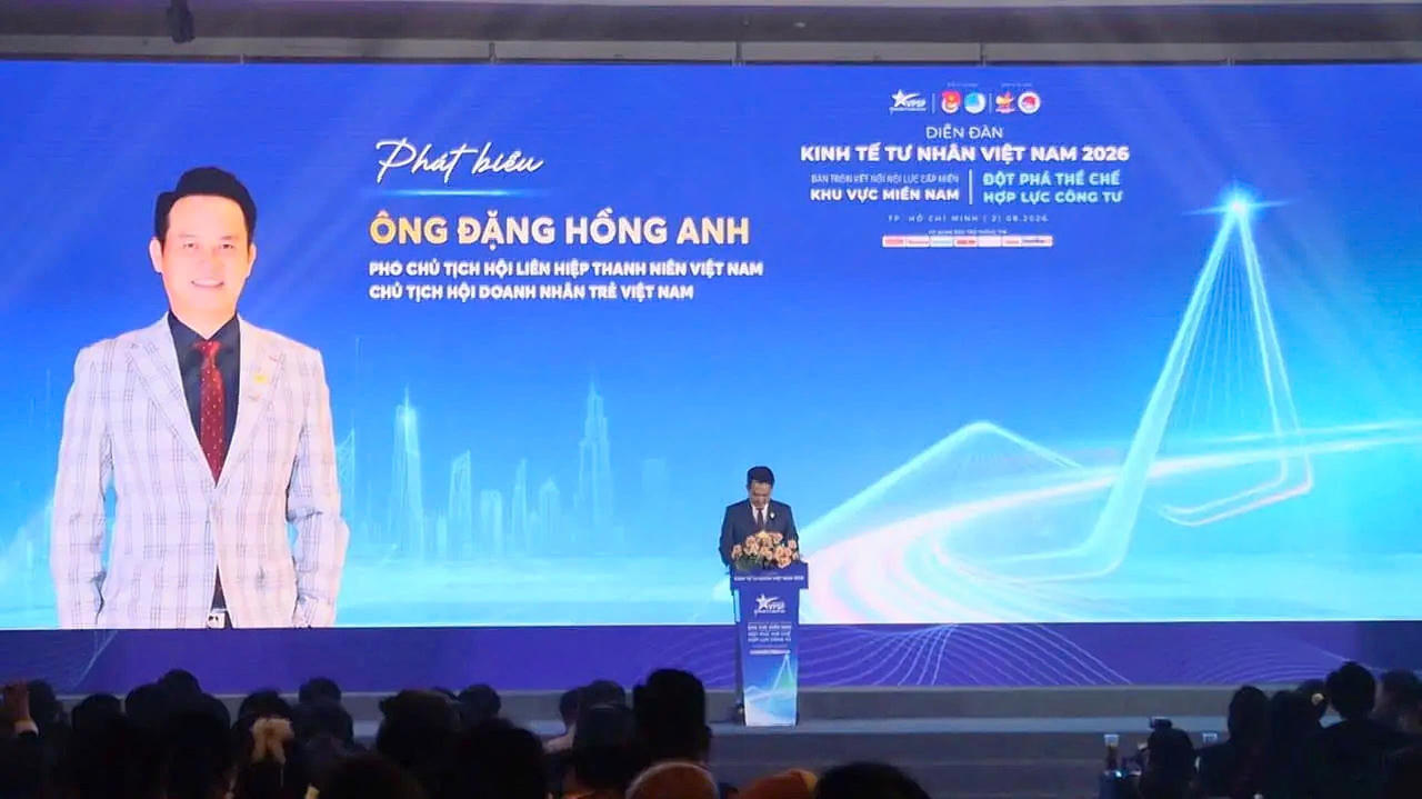 Ông Đặng Hồng Anh, Chủ tịch Hội Doanh nhân trẻ Việt Nam, phát biểu tại Diễn đàn Kinh tế Tư nhân Việt Nam 2026 (VPSF 2026). Ảnh: DK