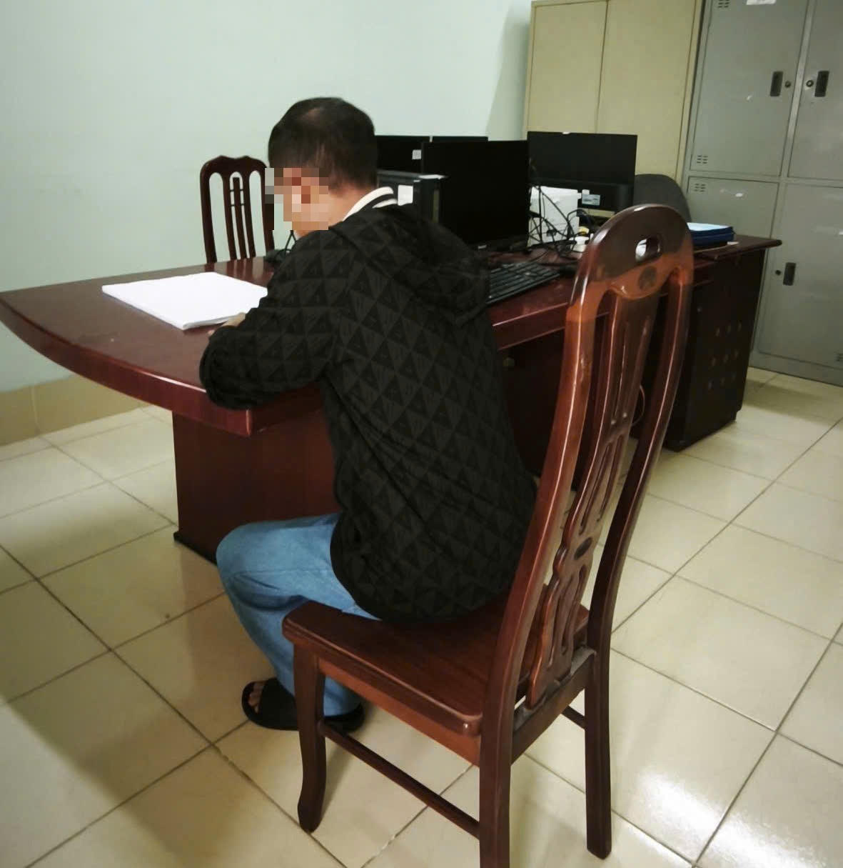 Công an Hưng Yên làm việc với hai người chia sẻ thông tin xấu độc từ hệ thống “Thời báo”