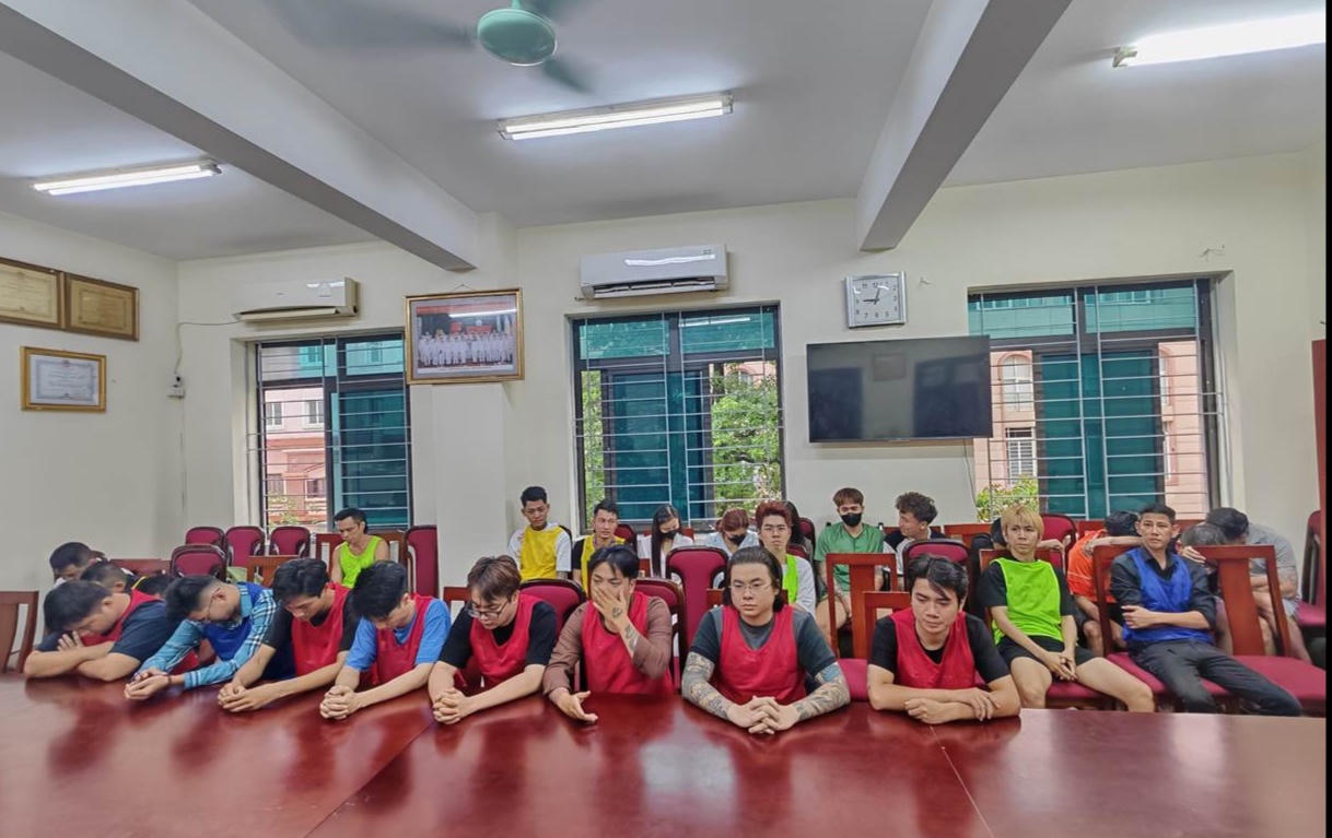 Khởi tố nhóm làm video bạo lực học đường, “giang hồ mạng” để câu view Khởi tố nhóm làm video bạo lực học đường, “giang hồ mạng” để câu view