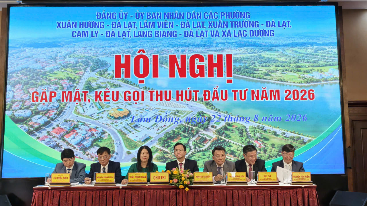 Lãnh đạo 5 phường trung tâm khu vực Đà Lạt và xã Lạc Dương đồng chủ trì Hội nghị. (Ảnh: K.Long)
