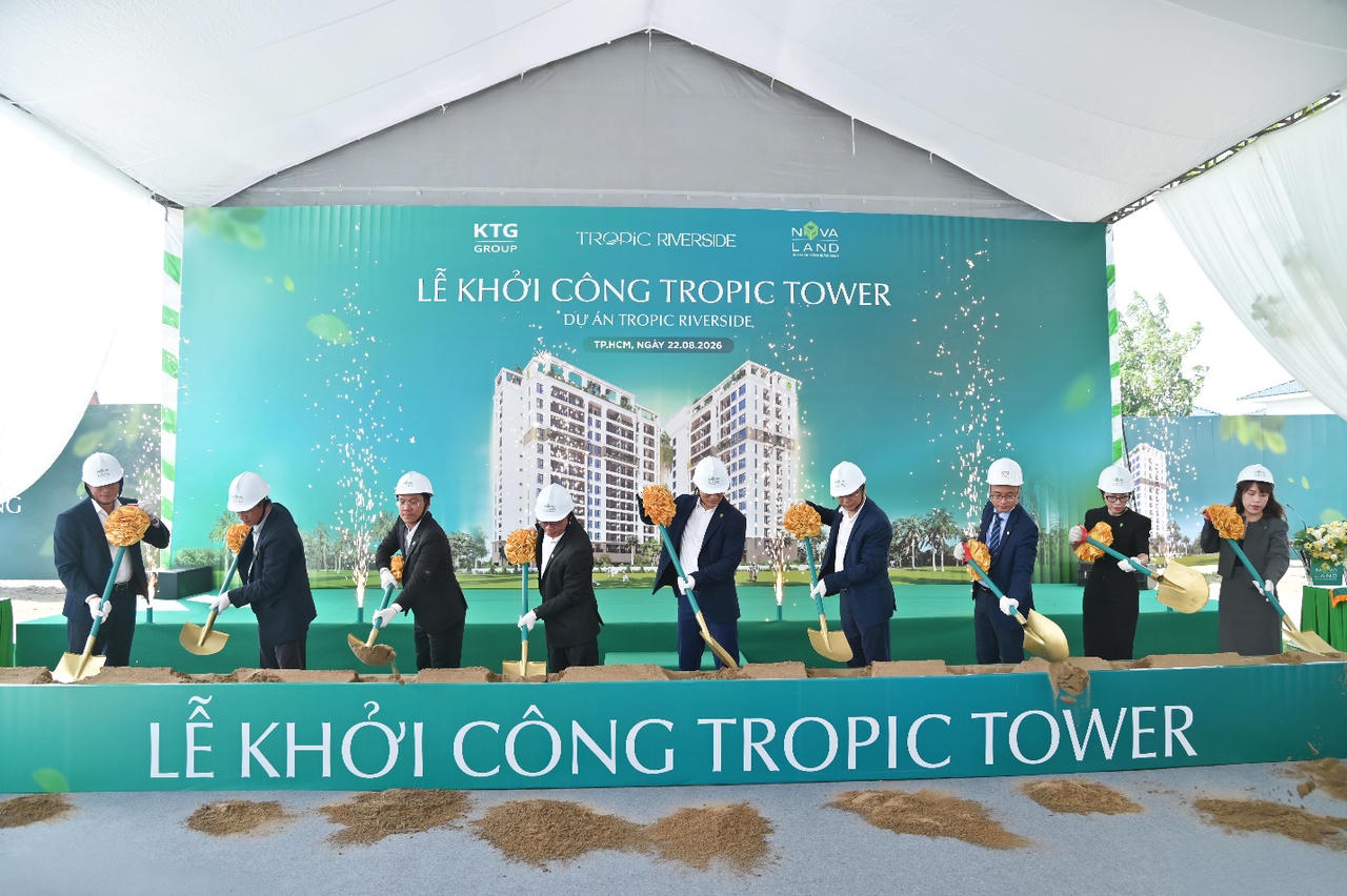 Lãnh đạo Tập đoàn Novaland và đại diện các đối tác làm nghi thức khởi công Tropic Tower tại sự kiện diễn ra sáng 22/8 (Hình: Novaland)