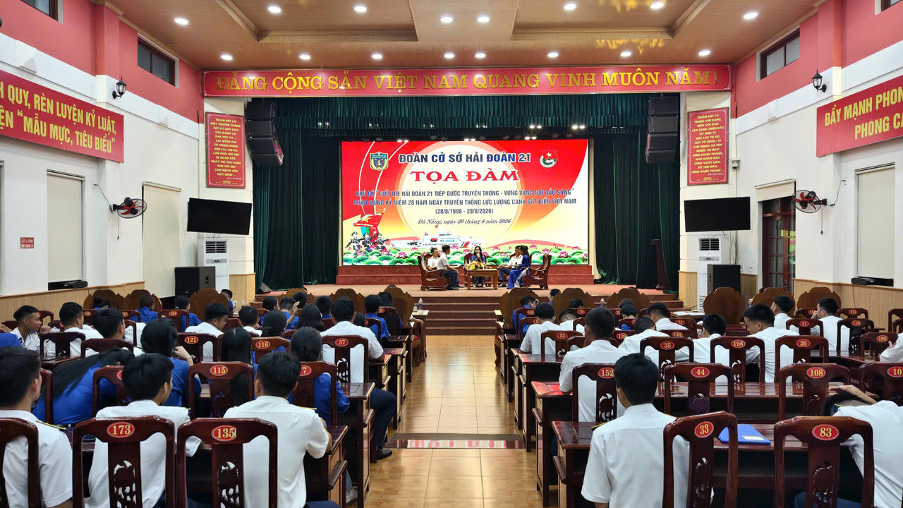 Đoàn cơ sở Hải đoàn 21, Bộ Tư lệnh Vùng Cảnh sát biển 2 phối hợp với Đoàn xã Núi Thành và Đoàn xã Tam Hải tổ chức tọa đàm với chủ đề “Tuổi trẻ Hải đoàn 21 tiếp bước truyền thống - vững vàng nơi đầu sóng”.