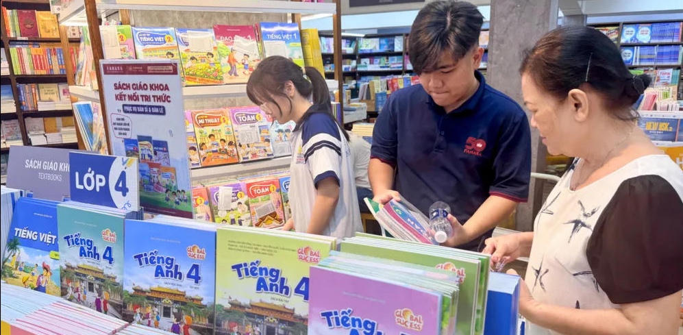 Bộ Giáo dục và Đào tạo yêu cầu bảo đảm đủ sách giáo khoa trước ngày 30/8
Bộ Giáo dục và Đào tạo yêu cầu bảo đảm đủ sách giáo khoa trước ngày 30/8