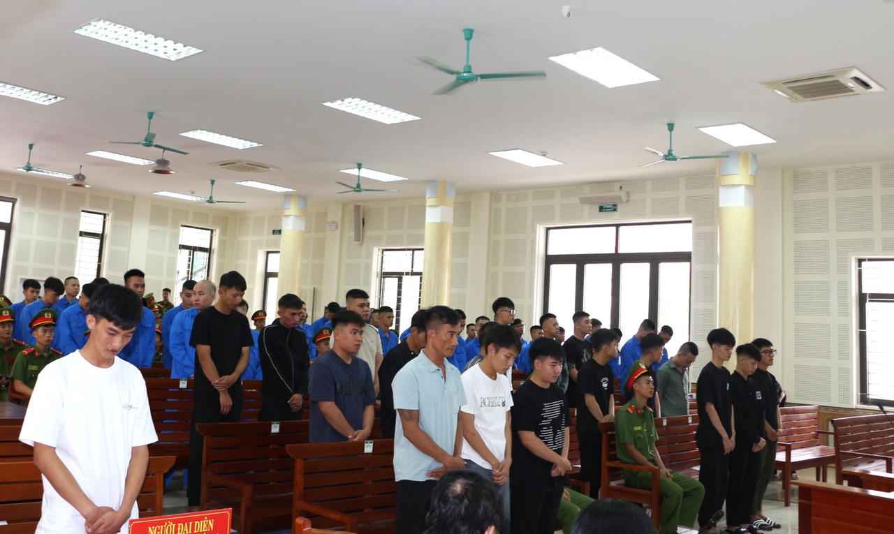 Bị cáo Nguyễn Hữu Vinh bị truy tố về tội “Chứa chấp việc sử dụng trái phép chất ma túy”. (Ảnh: Minh Phương)