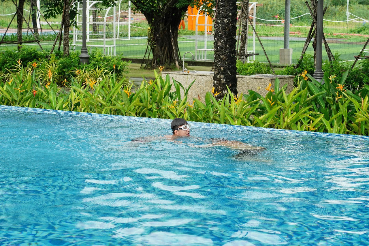 Cư dân Tropic Tower tương lai sẽ được thụ hưởng toàn bộ tiện ích hiện hữu như hồ bơi, đường dạo bộ bờ sông. (Hình: Novaland)