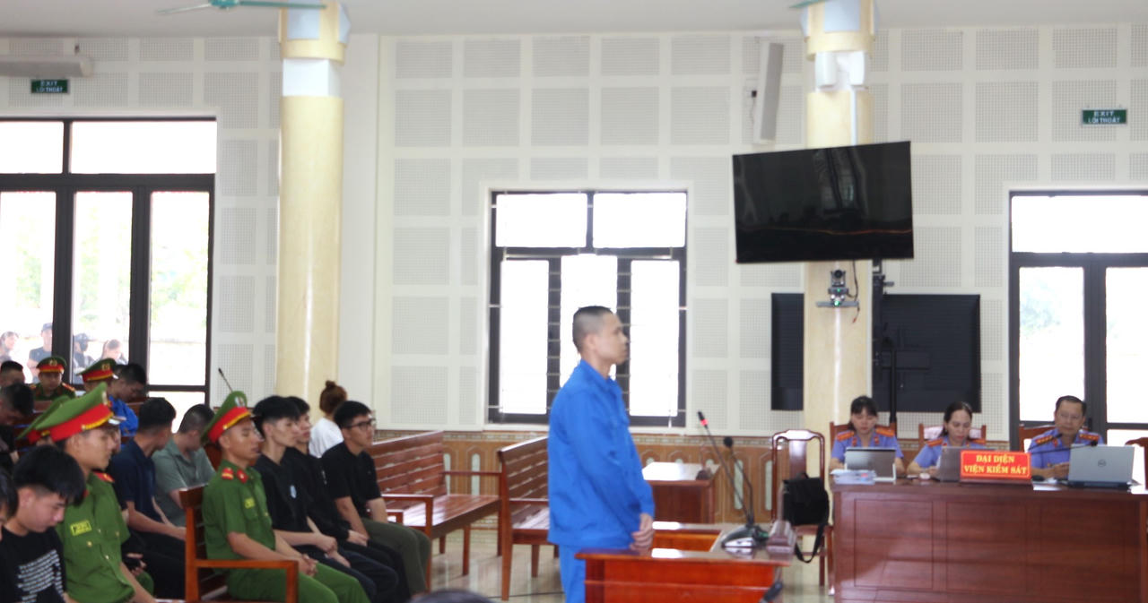 Bị cáo Nguyễn Hữu Vinh bị truy tố về tội “Chứa chấp việc sử dụng trái phép chất ma túy”. (Ảnh: Minh Phương)