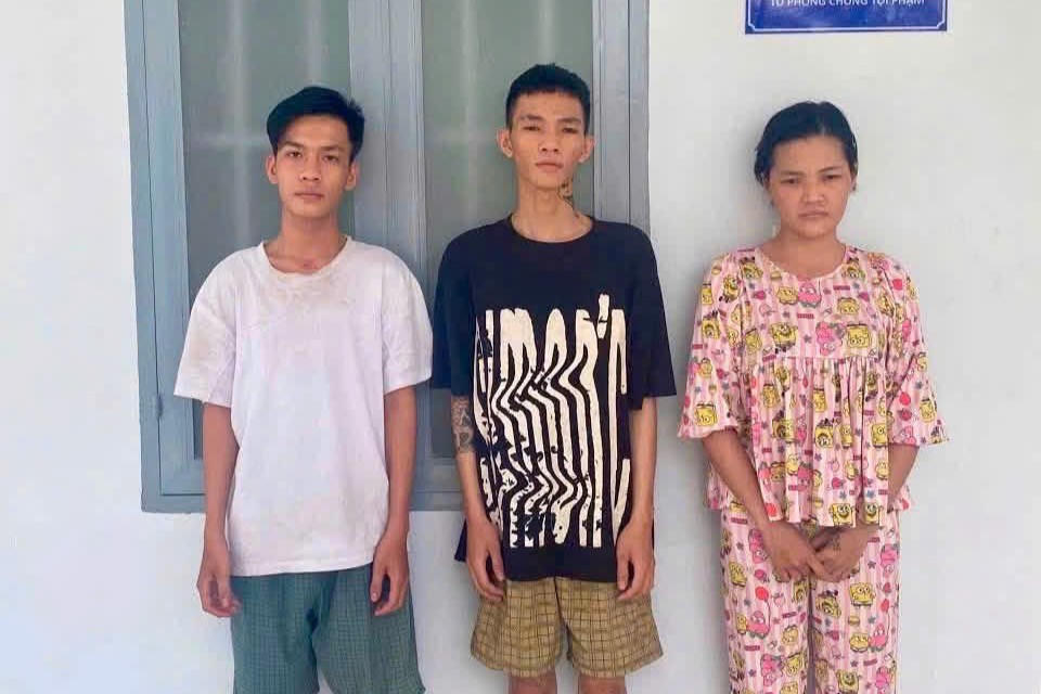Các đối tượng tại cơ quan công an (ảnh: Công an Đại Phước)