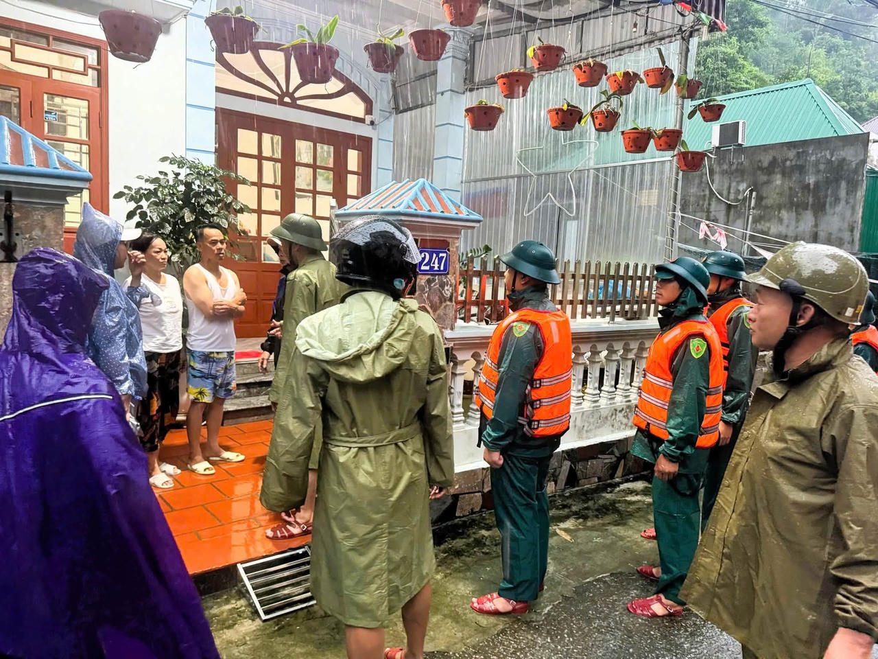Đồ Sơn nhanh chóng sơ tán dân tại chỗ, chủ động ứng phó Bão số 4 (NARRA)