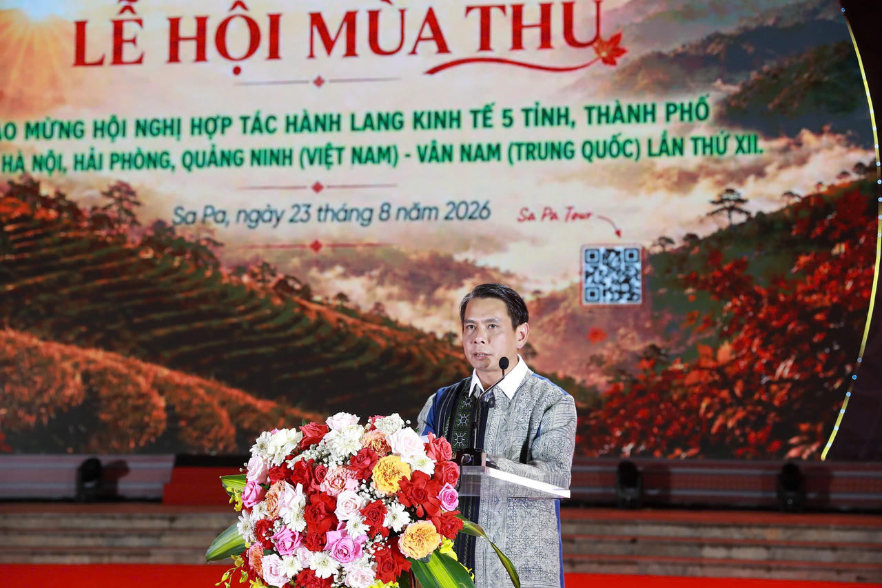 Phát biểu khai mạc, Phó Chủ tịch Thường trực UBND phường Sa Pa Đặng Việt Dũng cho biết, với chủ đề “Sa Pa – Ngày hội mùa vàng”, Lễ hội mùa thu năm 2026 là một trong những sự kiện tiêu biểu thuộc chuỗi “Lễ hội năm mùa” của Khu du lịch quốc gia Sa Pa.