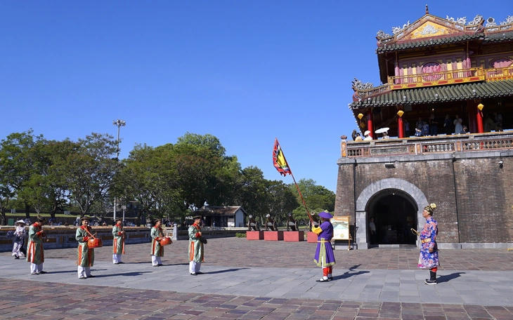 Nâng cao tinh thần trách nhiệm phục vụ người dân
Nâng cao tinh thần trách nhiệm phục vụ người dân