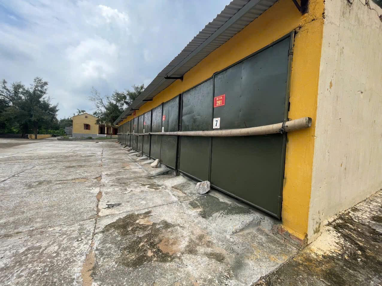     Giữ vững trận địa nơi đầu sóng trước diễn biến khó lường của Bão số 4 (Ảnh: Xuân Nha)