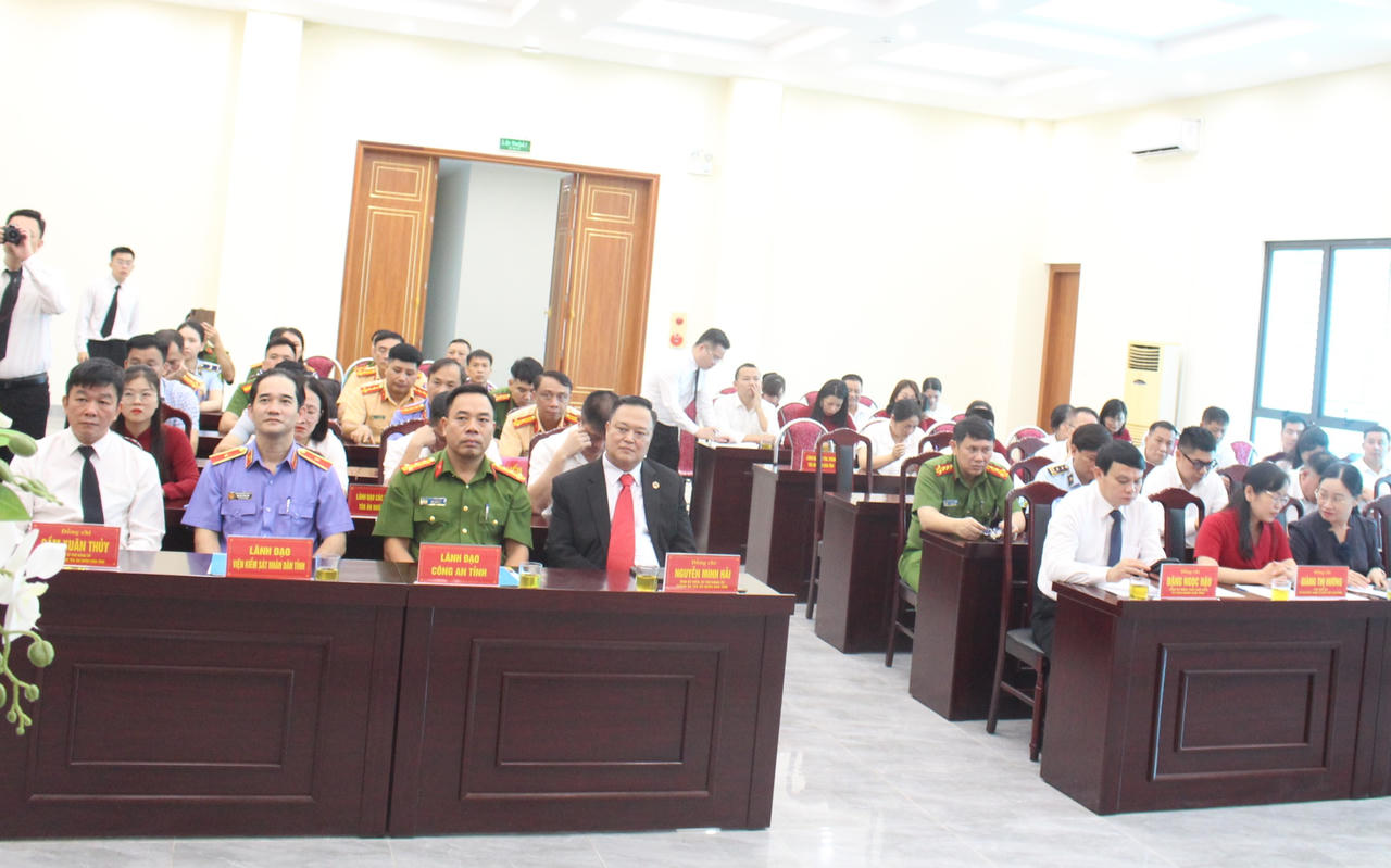 Các đại biểu dự lễ công bố (Ảnh: QĐ).