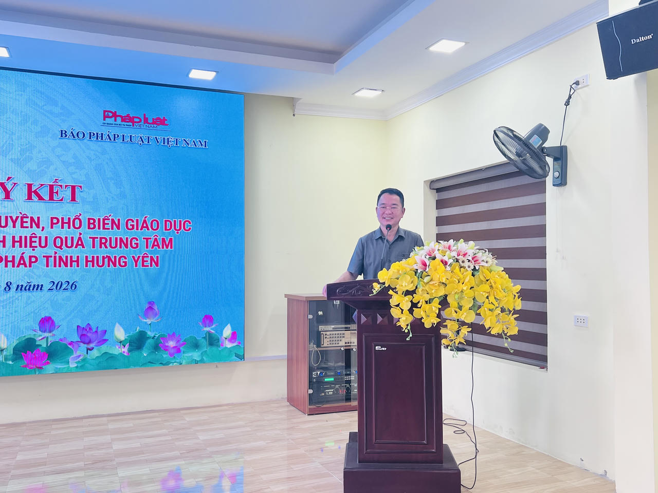 TS.Vũ Hoài Nam, Tổng Biên tập Báo Pháp luật Việt Nam phát biểu tại Hội nghị Ký kết (Ảnh Đông Bắc)