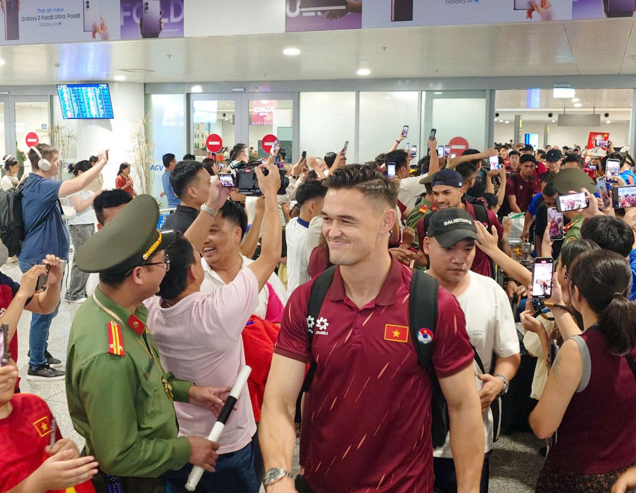 Tối 23/8, đội tuyển Việt Nam đã trở về Hà Nội sau hành trình từ Bangkok, Thái Lan (Ảnh VFF)
