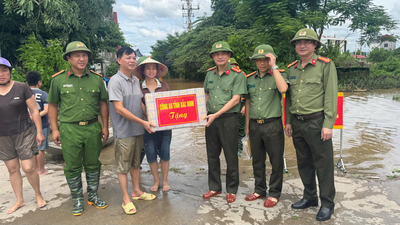 Một số hình ảnh hoạt động của cán bộ chiến sĩ Công an tỉnh Bắc Ninh trong ngày 24/8 (ảnh Công an tỉnh Bắc Ninh cung cấp)