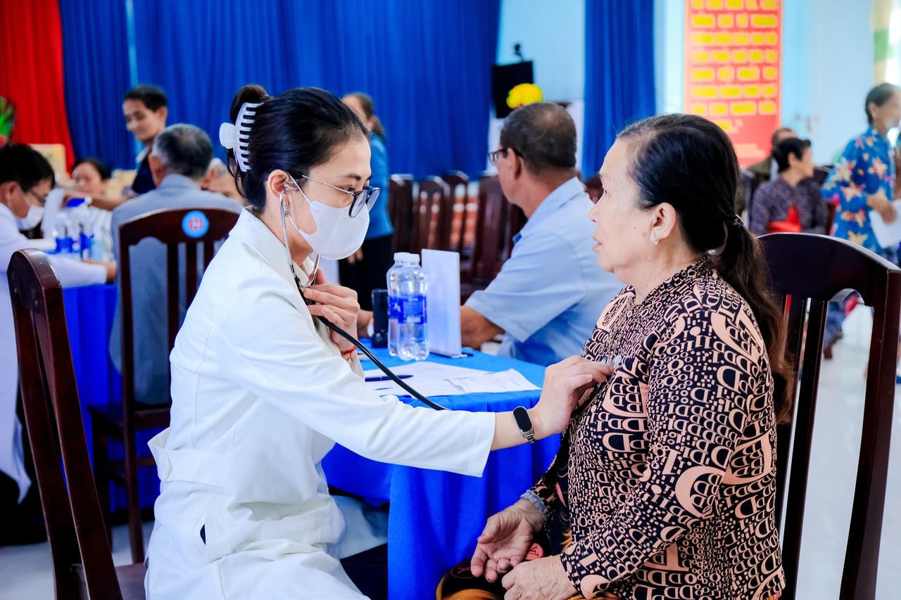 Đưa dịch vụ y tế đến gần hơn với người dân Cà Mau