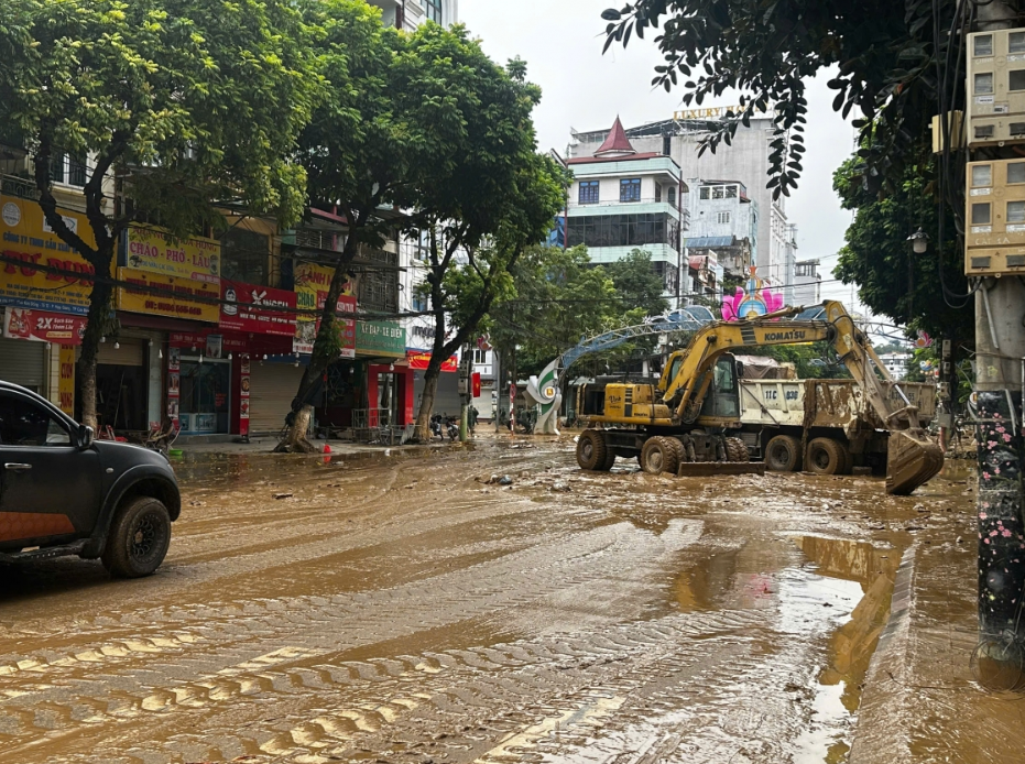 Ngành y tế chủ động ứng phó mưa lũ, duy trì cấp cứu 24/24h