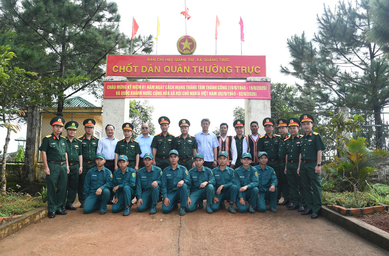 Quân khu 7 thăm, động viên cán bộ, chiến sĩ và người dân khu vực biên giới tỉnh Lâm Đồng