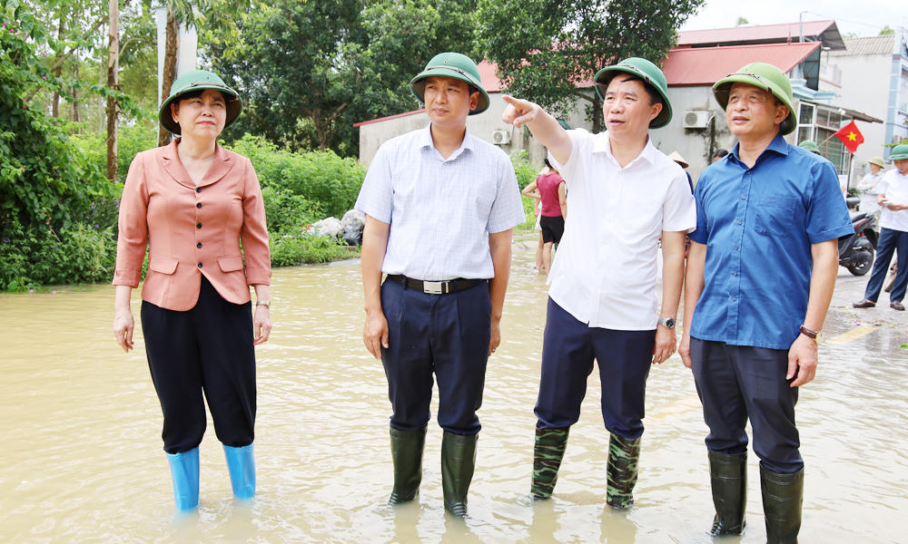 Chủ tịch HĐND tỉnh Bắc Ninh kiểm tra công tác khắc phục hậu quả bão số 4