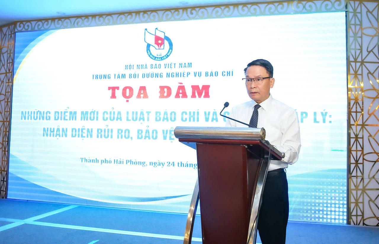 Ông Nguyễn Đức Lợi, Phó Chủ tịch Thường trực Hội Nhà báo Việt Nam phát biểu tại tọa đàm. (ảnh Thuỳ Linh)