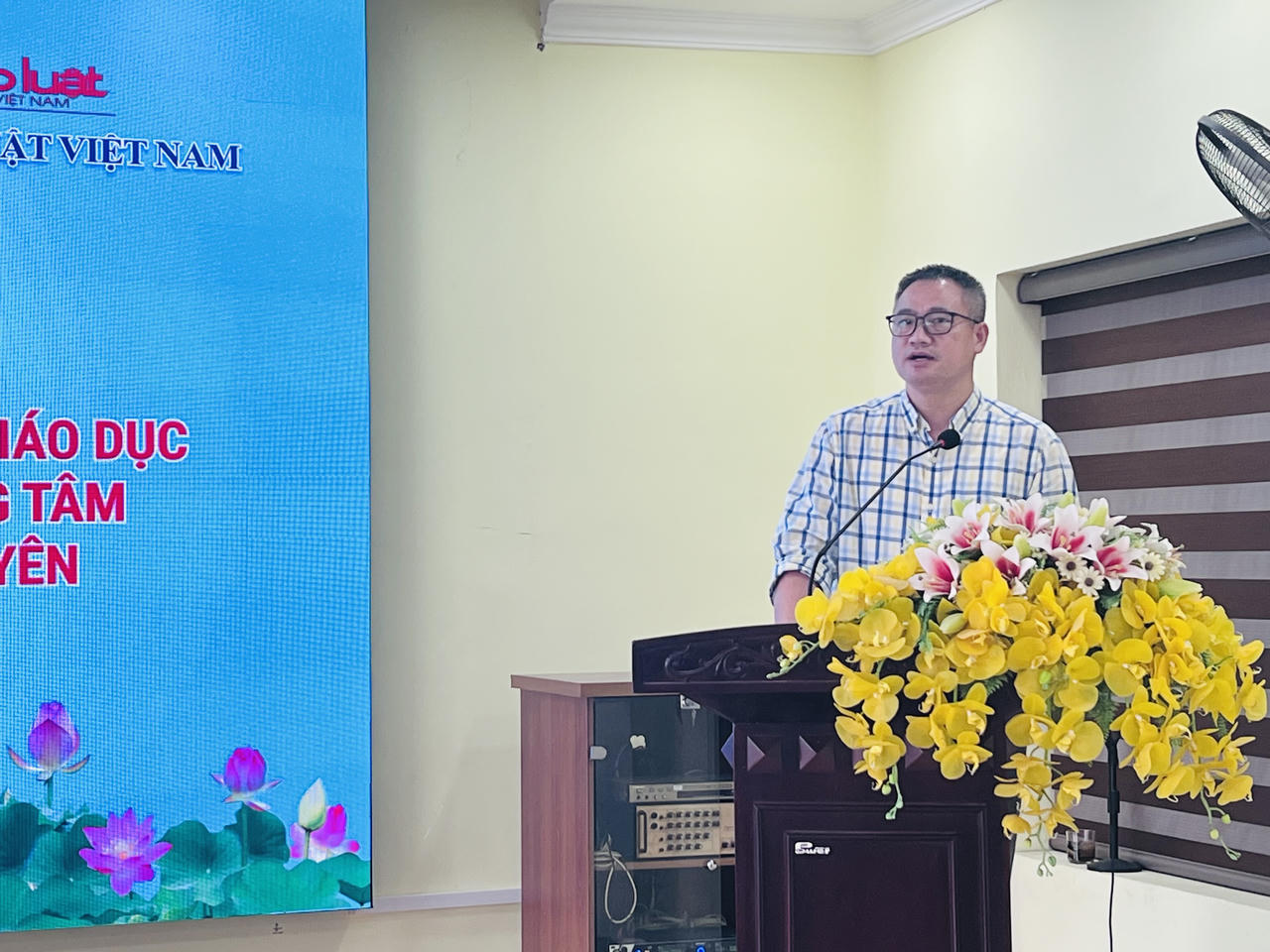 Phó Giám đốc Sở Tư pháp Trần Thế Tiệm phát biểu tại Hội nghị Ký kết (Ảnh Đông Bắc)
