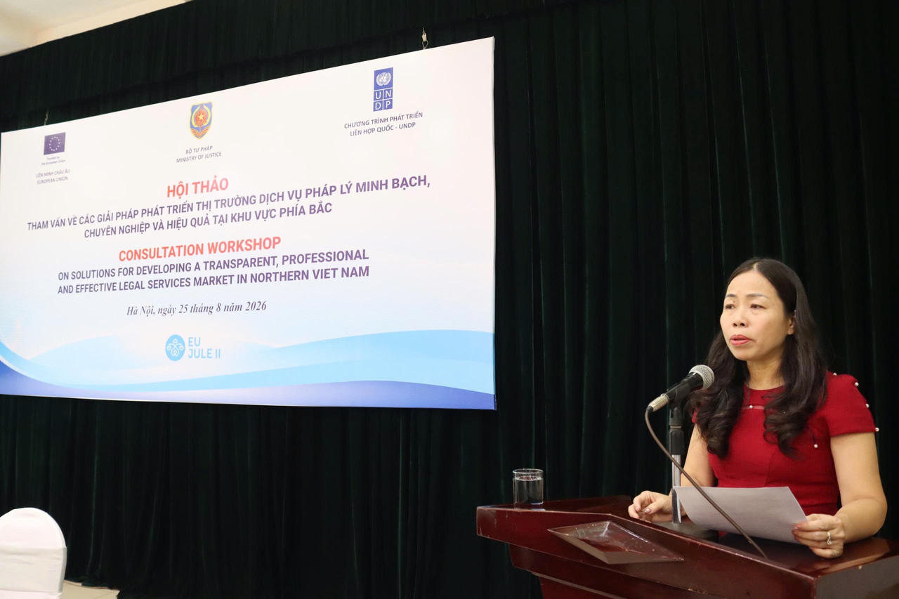 Bà Đặng Kim Hoa, Phó Cục trưởng Cục Bổ trợ tư pháp phát biểu