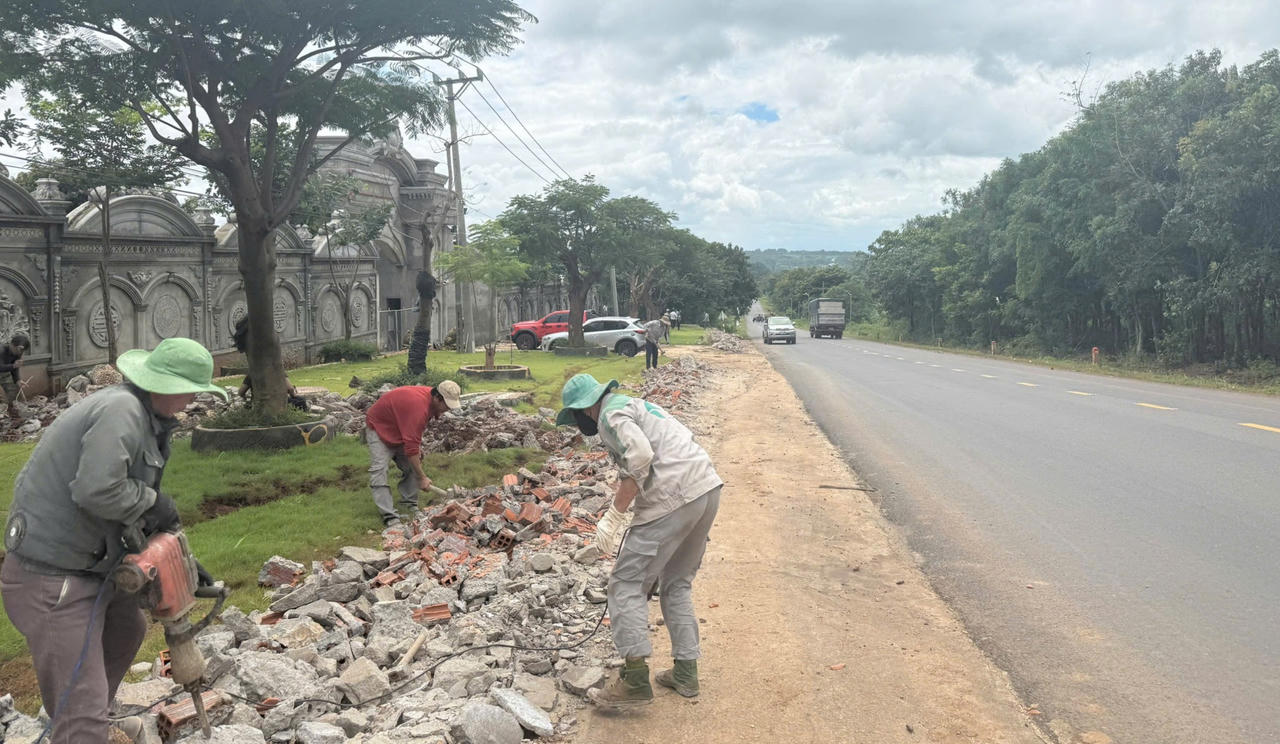 Sự việc cổng rào nằm trên đất hành lang đường bộ ở Gia Lai: Chủ đầu tư đã tự nguyện tháo dỡ công trình Sự việc cổng rào nằm trên đất hành lang đường bộ ở Gia Lai: Chủ đầu tư đã tự nguyện tháo dỡ công trình