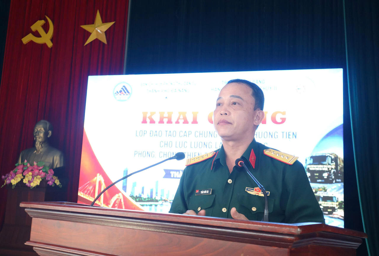 Đại tá Trần Hữu Ích - Chỉ huy trưởng Bộ CHQS thành phố phát biểu chỉ đạo