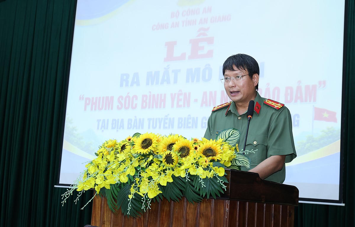 Đại tá Nguyễn Đăng Khoa, Trưởng phòng An ninh nội địa Công an tỉnh triển khai Kế hoạch thực hiện mô hình. Ảnh: Tiến Tầm