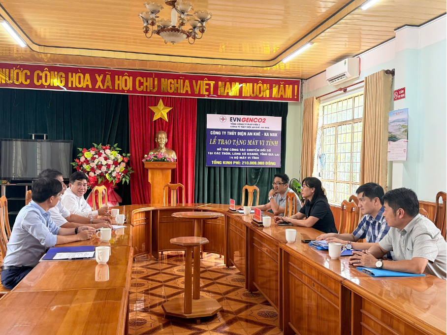 Ông Nguyễn Mạnh Cường – Chủ tịch UBND xã Kbang phát biểu, cảm ơn sự quan tâm, hỗ trợ của Công ty Thủy điện An Khê – Ka Nak