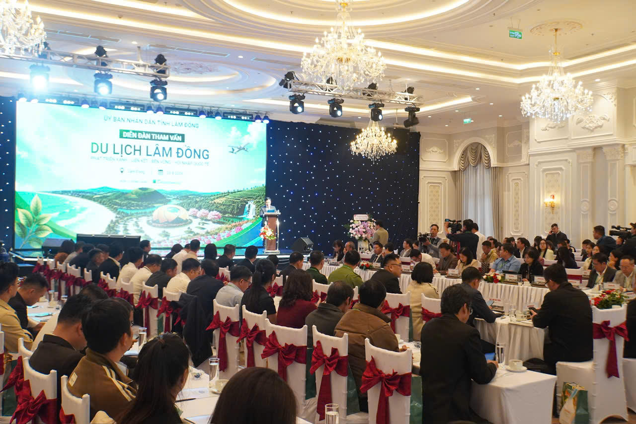 Diễn đàn thu hút hơn 200 đại biểu gồm lãnh đạo các cơ quan, doanh nghiệp...