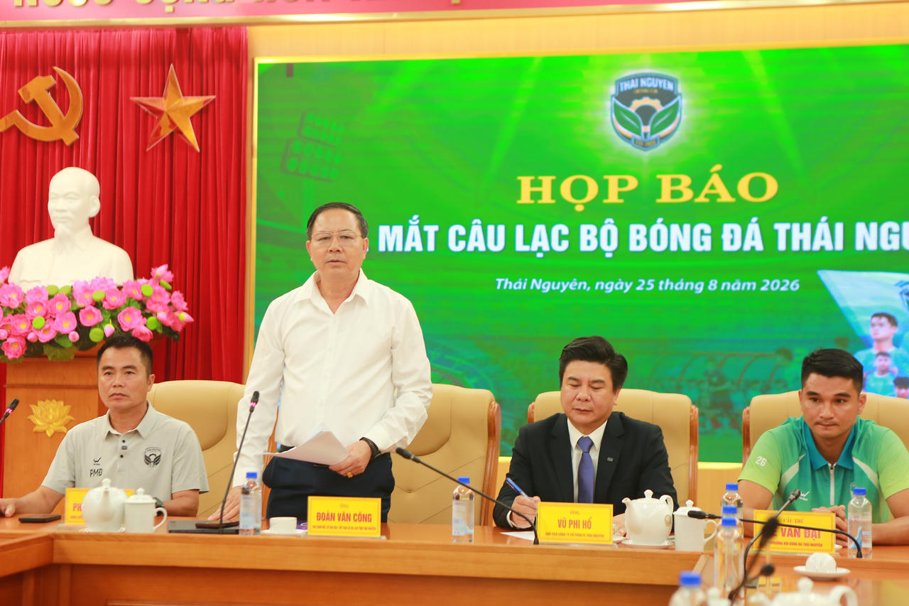 Ông Đoàn Văn Công - Phó Giám đốc Sở Văn hóa, Thể thao và Du lịch tỉnh Thái Nguyên trả lời phòng viên.
