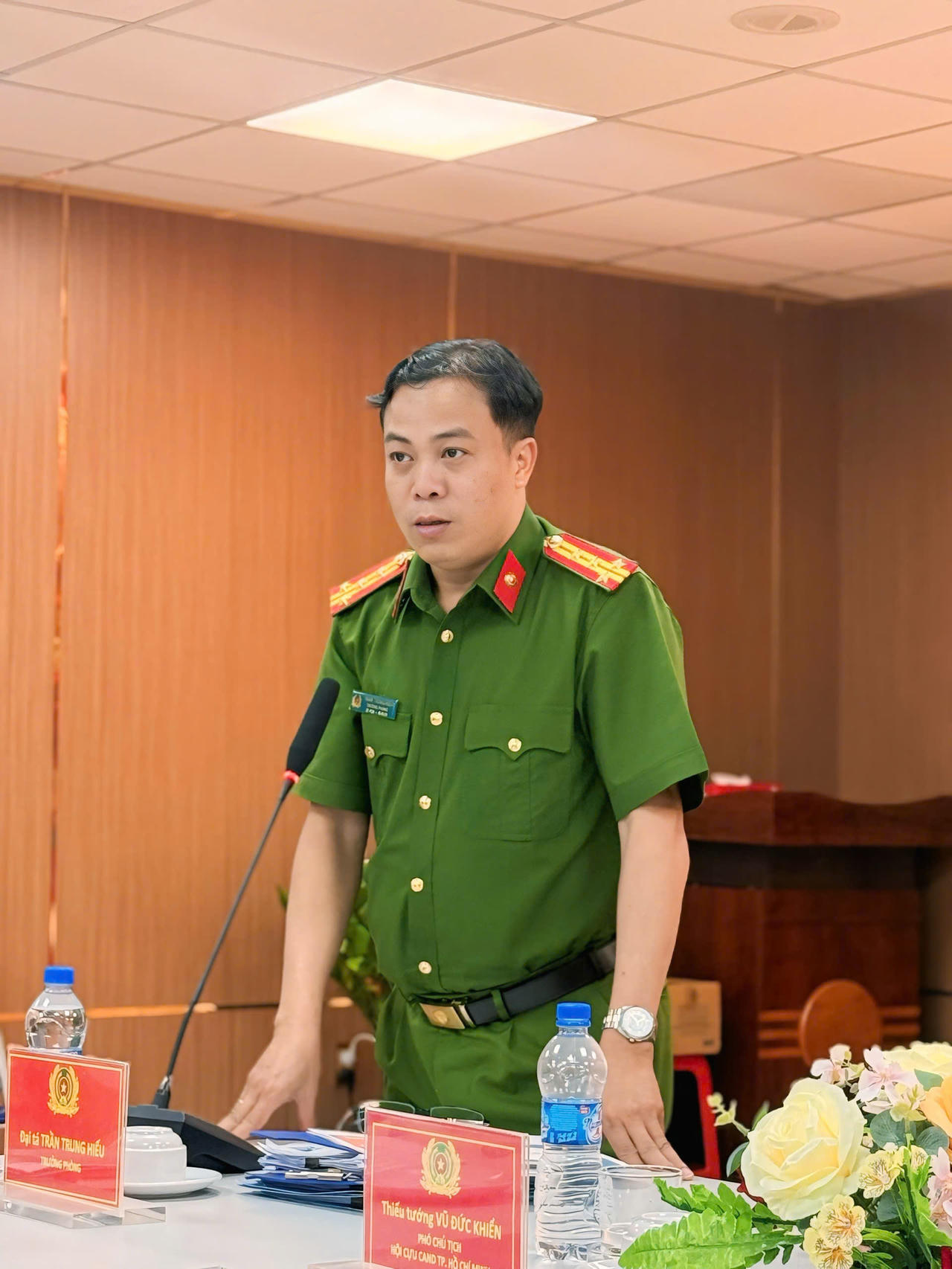 Đại tá Trần Trung Hiếu, Trưởng phòng Cảnh sát PCCC và CNCH - Công an TP HCM phát biểu tại buổi họp triển khai chương trình.