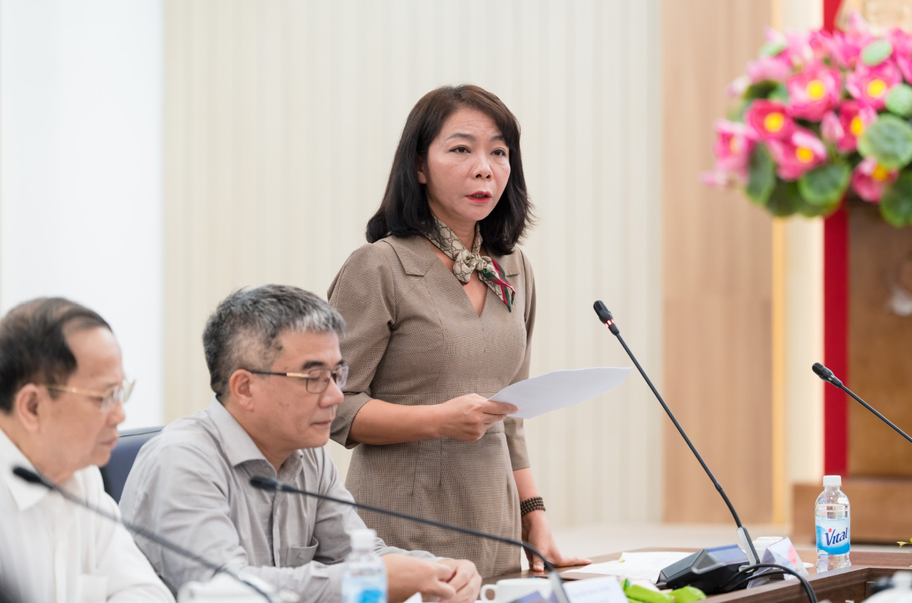 Bà Phạm Thu Phương, Phó Cục trưởng Cục Quản lý, giám sát bảo hiểm thuộc Bộ Tài chính phát biểu tại tọa đàm. Ảnh: BTC
