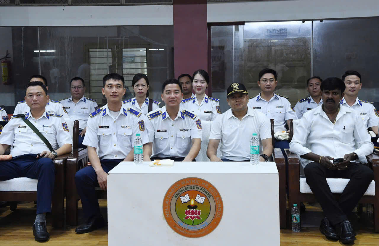 Đoàn công tác Tàu Cảnh sát biển 8002 tham quan, trao đổi về tìm kiếm, cứu nạn trên biển và ứng phó sự cố ô nhiễm biển tại Trung tâm Phối hợp tìm kiếm cứu nạn hàng hải và Trung tâm Ứng phó ô nhiễm biển khu vực Chennai; tham quan Tàu ICGS SUJAY của Lực lượng Bảo vệ bờ biển Ấn Độ.