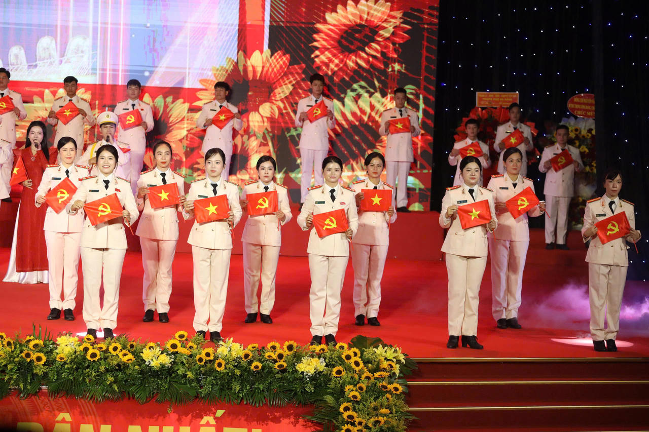 Công an Đà Nẵng đón nhận danh hiệu 'Anh hùng Lực lượng vũ trang nhân dân'