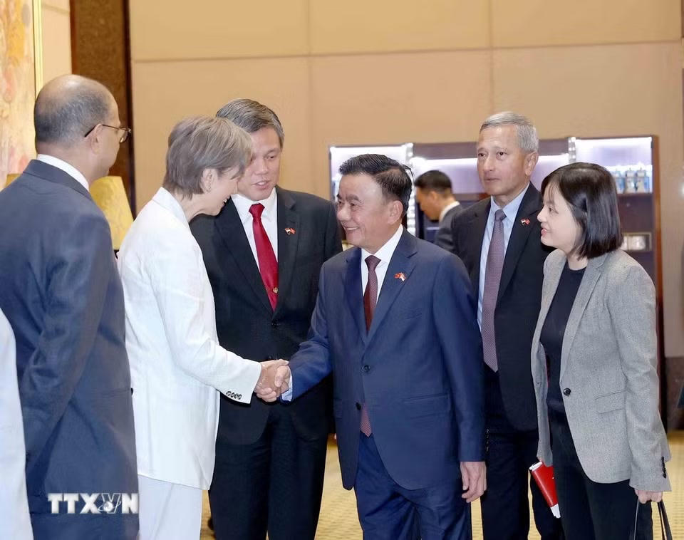 Lễ đón Ủy viên Bộ Chính trị, Thường trực Ban Bí thư Trần Cẩm Tú thăm chính thức Singapore
- Ảnh 3.