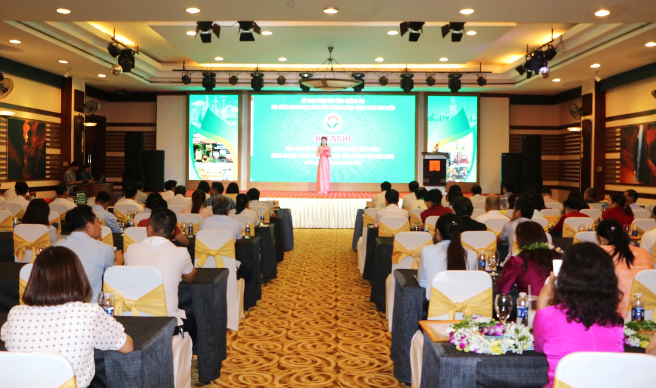 Quang cảnh hội nghị tôn vinh, trao Giấy chứng nhận sản phẩm công nghiệp nông thôn tiêu biểu cấp tỉnh Quảng Trị năm 2026. (Ảnh: Minh Phương)