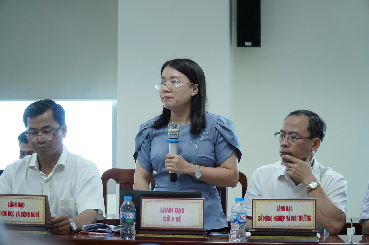 Đại diện Sở Y tế tỉnh Đồng Tháp trả lời về trường hợp bệnh nhi trong họp báo tháng 8/2026. Ảnh: Anh Như