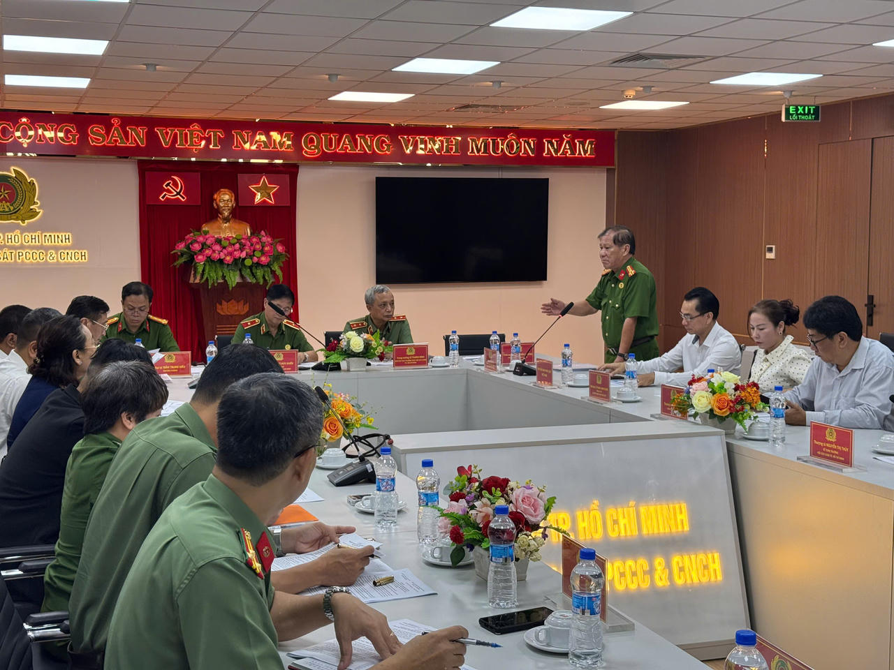 Ban Tổ chức bao gồm Hội Cựu Công an nhân dân TP HCM - Phòng Cảnh sát PCCC và CNCH - Công an TP HCM; đại diện các phòng chức năng Công an TP HCM; Chuyên trang Video Pháp Luật và Nhà hát Cải lương Trần Hữu Trang.