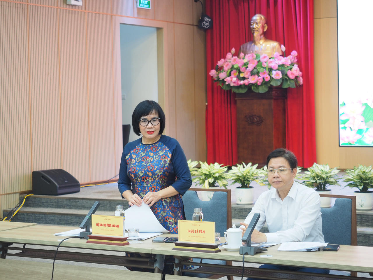 Thứ trưởng Đặng Hoàng Oanh kết luận cuộc họp. 