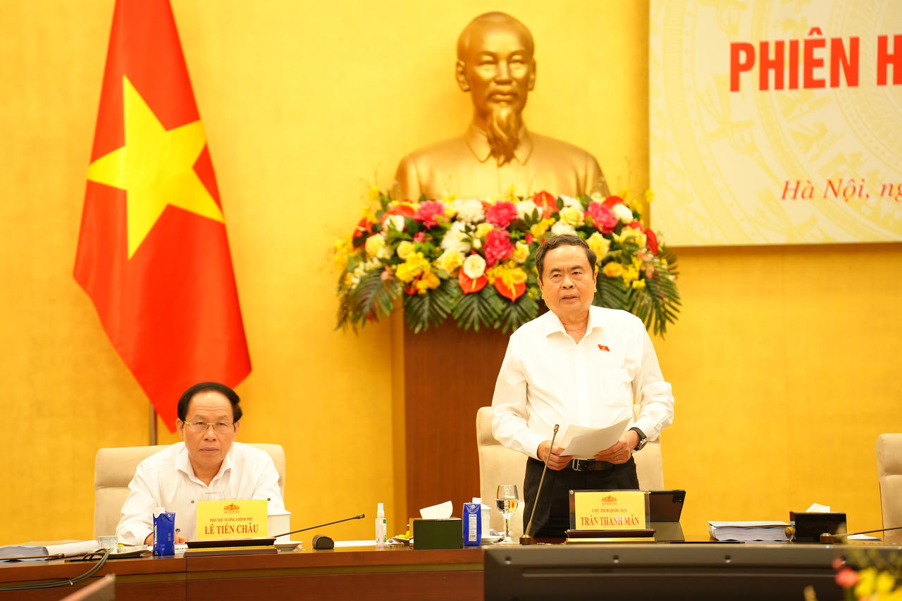 Chủ tịch Quốc hội kết luận Phiên họp.