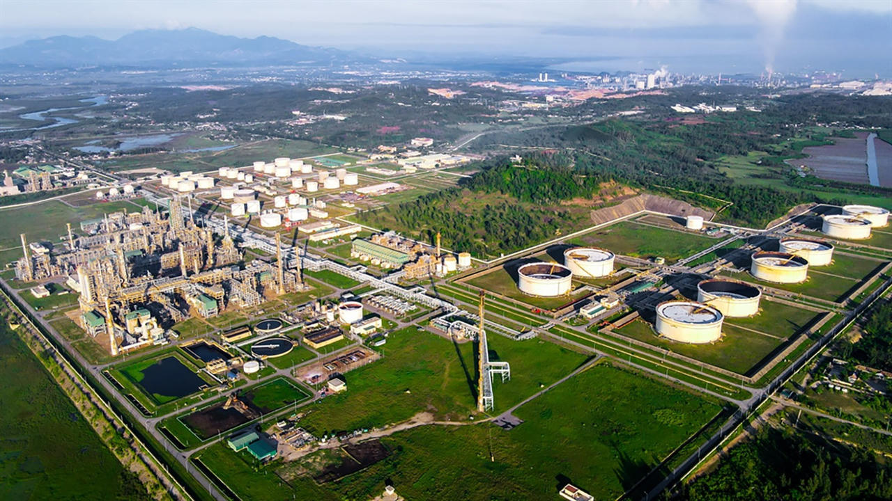 Nhà máy lọc dầu Dung Quất hiện hữu.