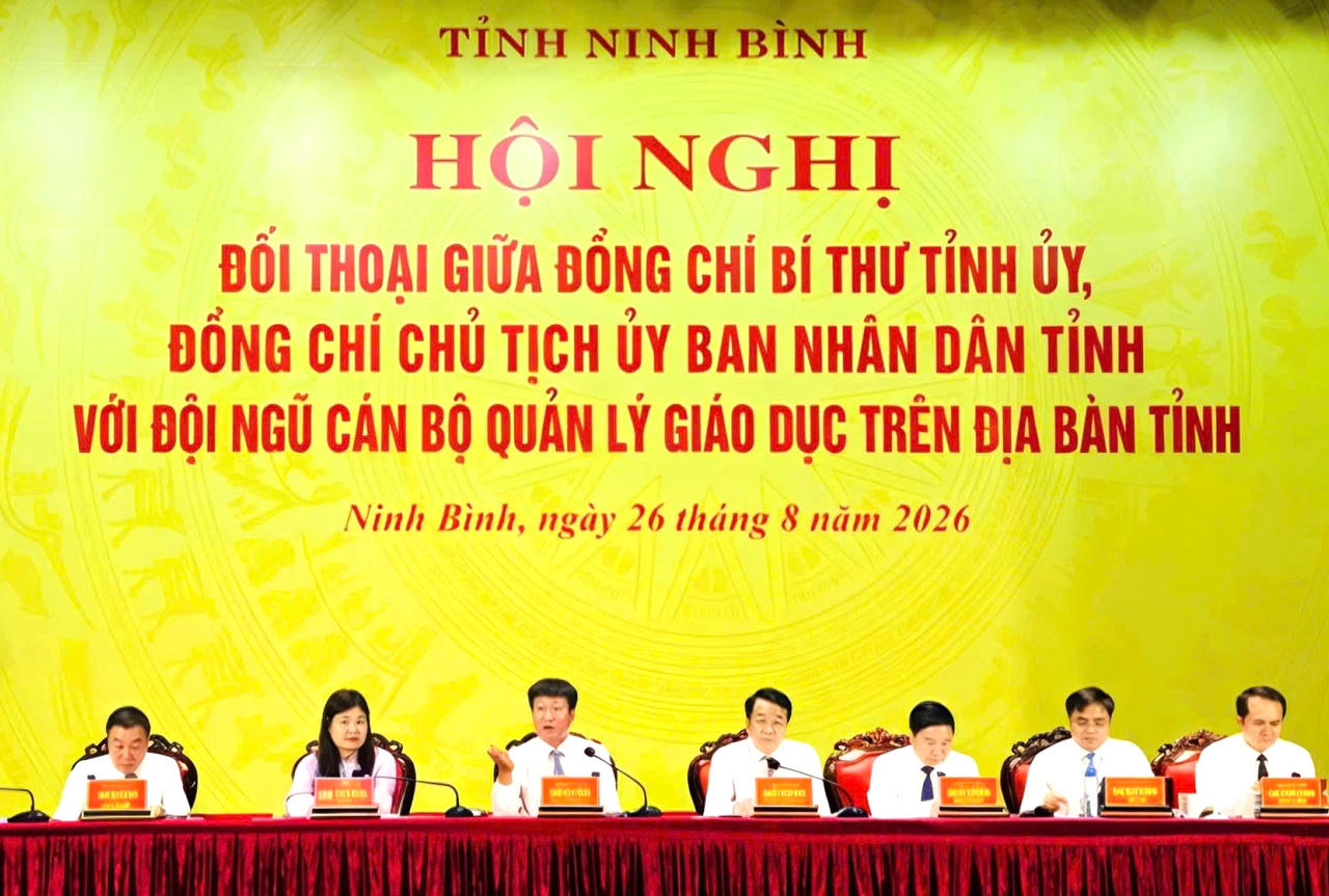 Lãnh đạo tỉnh Ninh Bình đối thoại với cán bộ ngành giáo dục