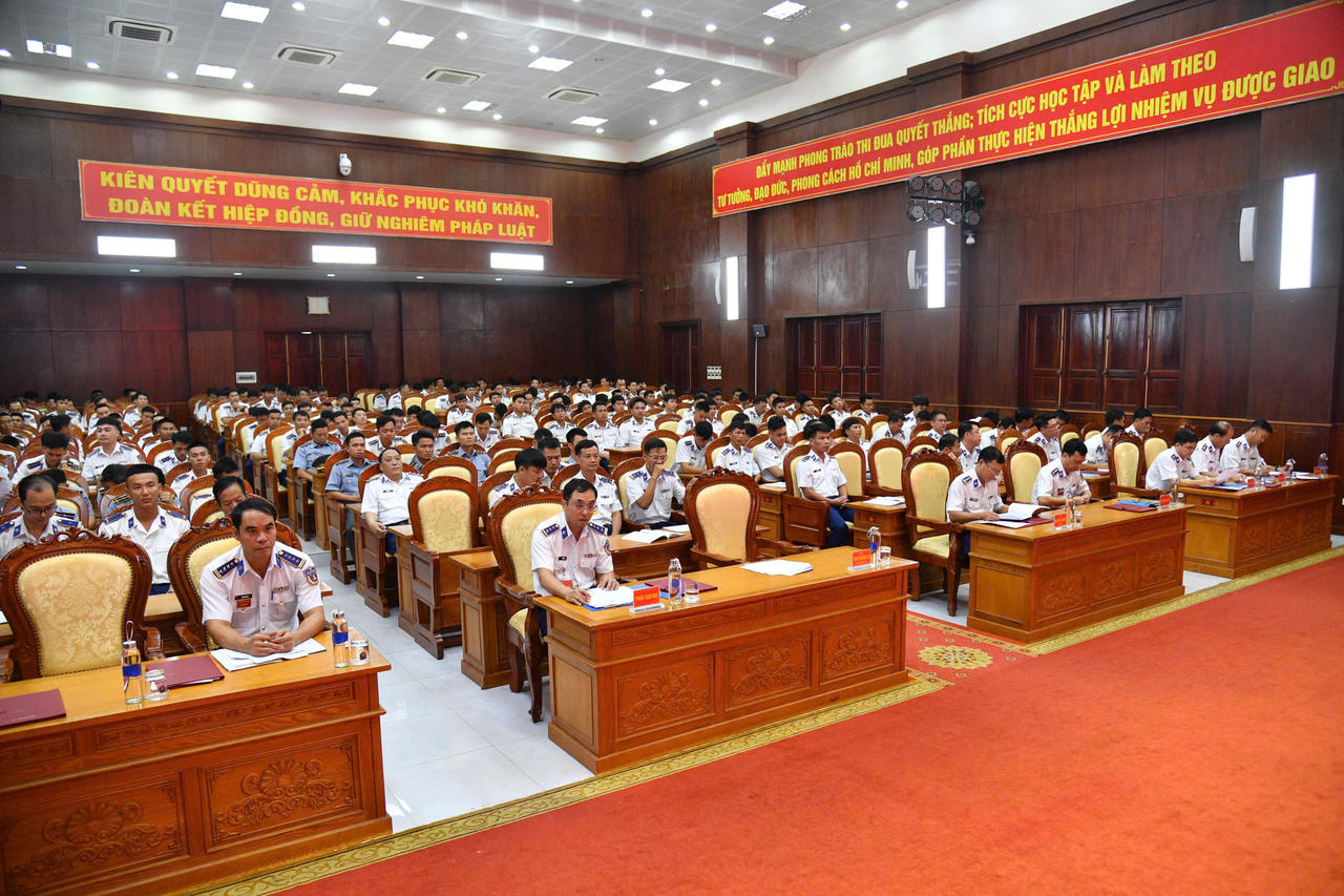 Các đại biểu tham dự khai mạc. Ảnh: Đức Thái