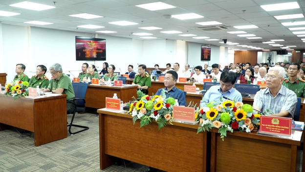Buổi họp báo chương trình nghệ thuật “ Nhịp Sống Bình yên” có sự tham dự của lãnh đạo đại diện các đơn vị phối hợp và các phóng viên báo, đài từ Trung ương đến địa phương. (Ảnh: Hồng Nhân)