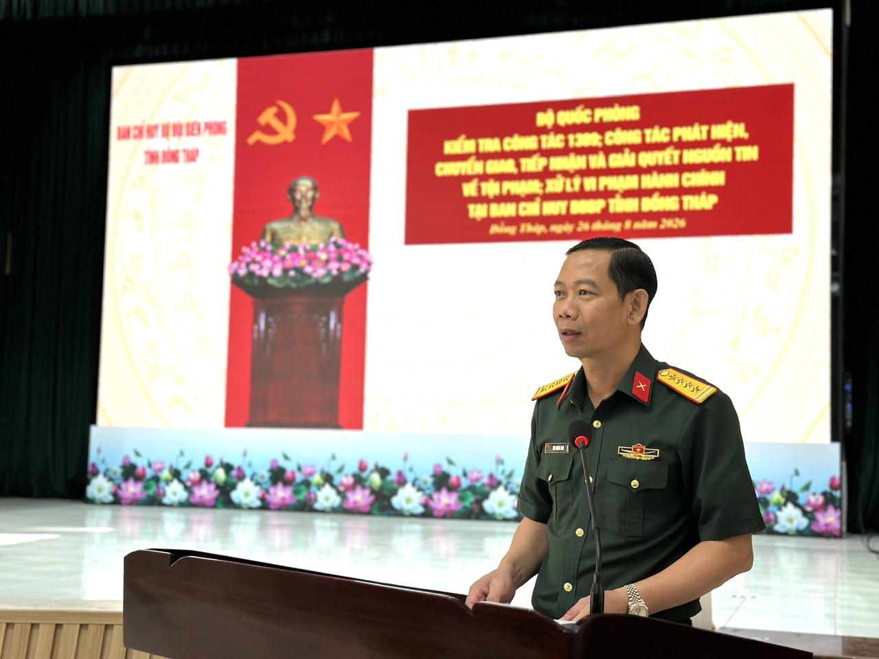Đại tá Bùi Hoàng Anh - Phó Cục trưởng Cục Pháp chế phát biểu chỉ đạo. Ảnh: Hoà Bình